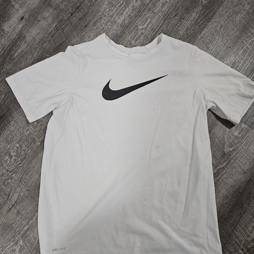 Nike Men's White Short Sleeve Tee